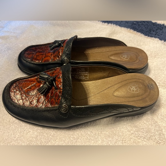 Like new Ladies Ariat Brown Alligator Vamp Black Mules with tassels - Picture 2 of 4